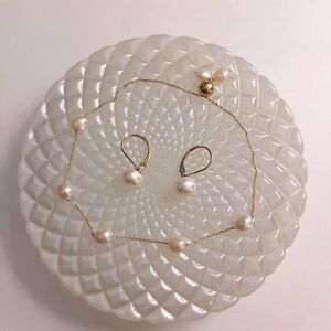 Beautiful 14k Gold Pearl bracelet and earring set!